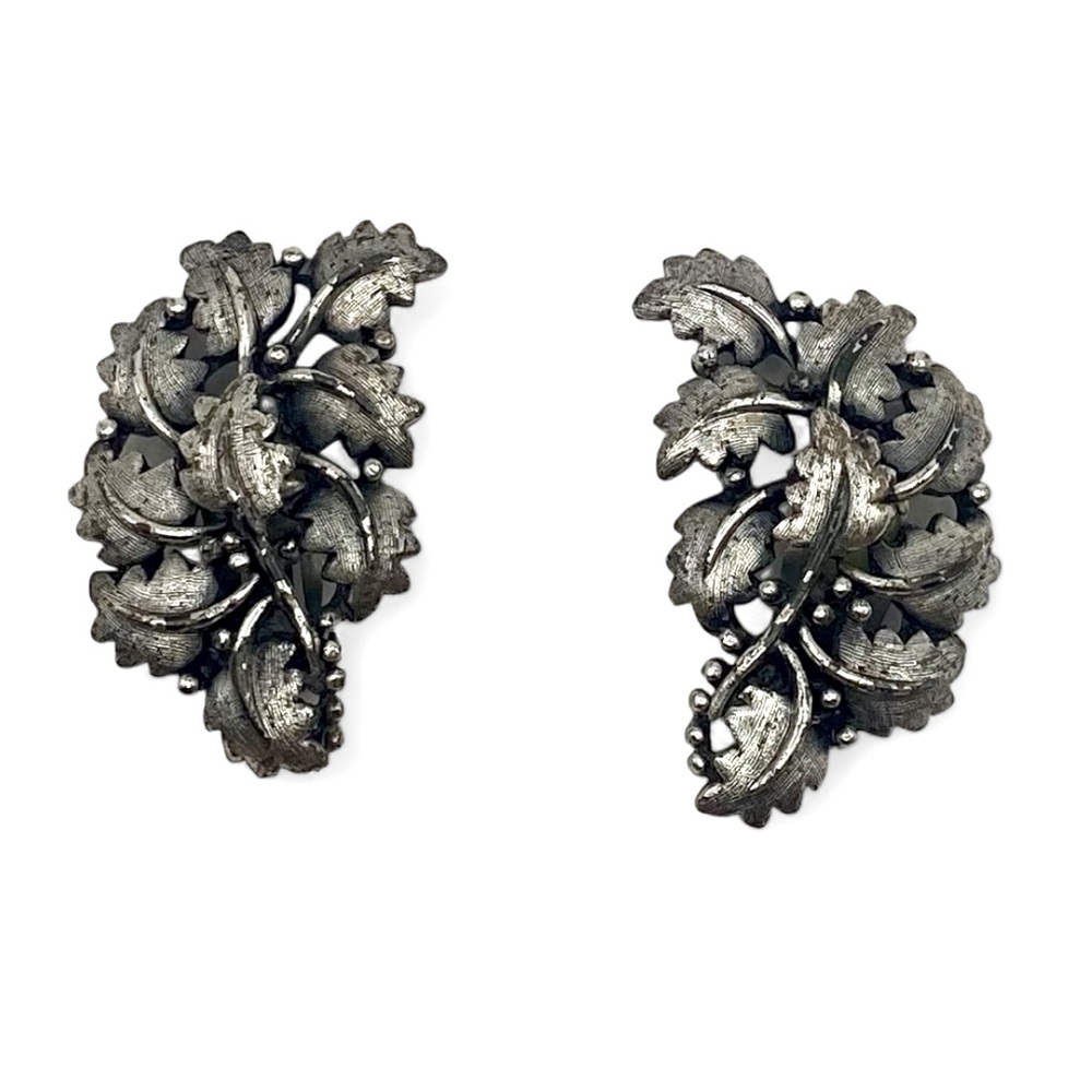 Vintage Tortolani Pewter Silver Tone Leaf Design Clip On Earrings